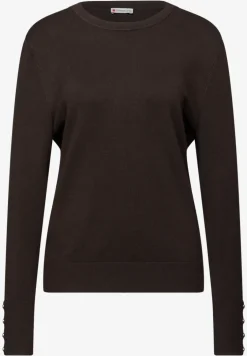 Trui met knoopdetail