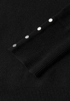 Trui met knoopdetail