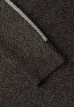 Trui met tape details
