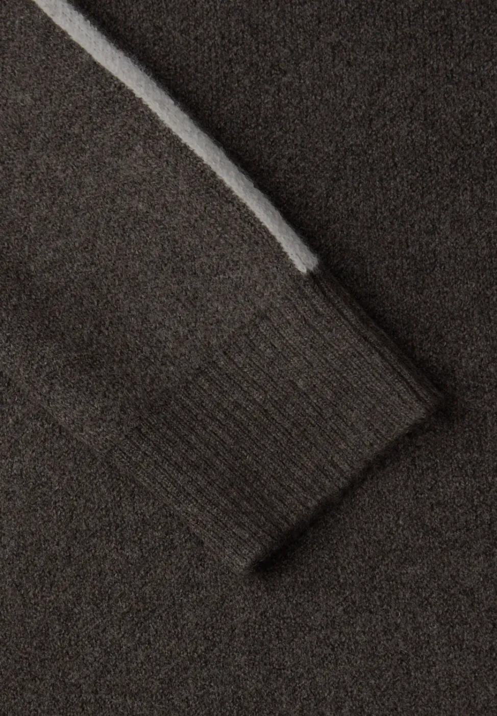 Trui met tape details