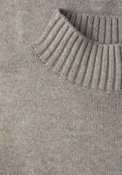 Trui met tape details