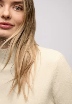 Trui met tape details