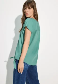 T-shirt blouse