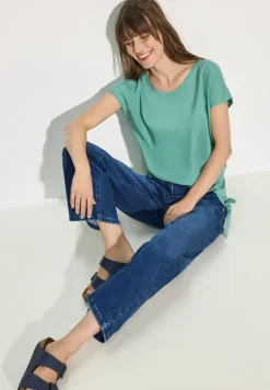 T-shirt blouse