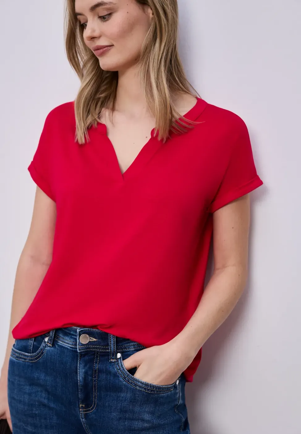 T-shirt met split neck en elastische zoom
