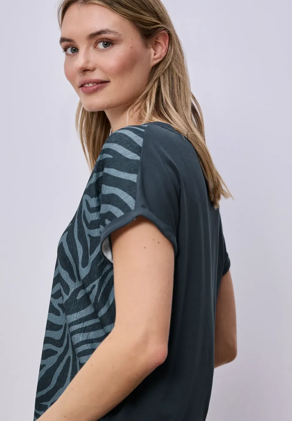 T-shirt met split neck en elastische zoom
