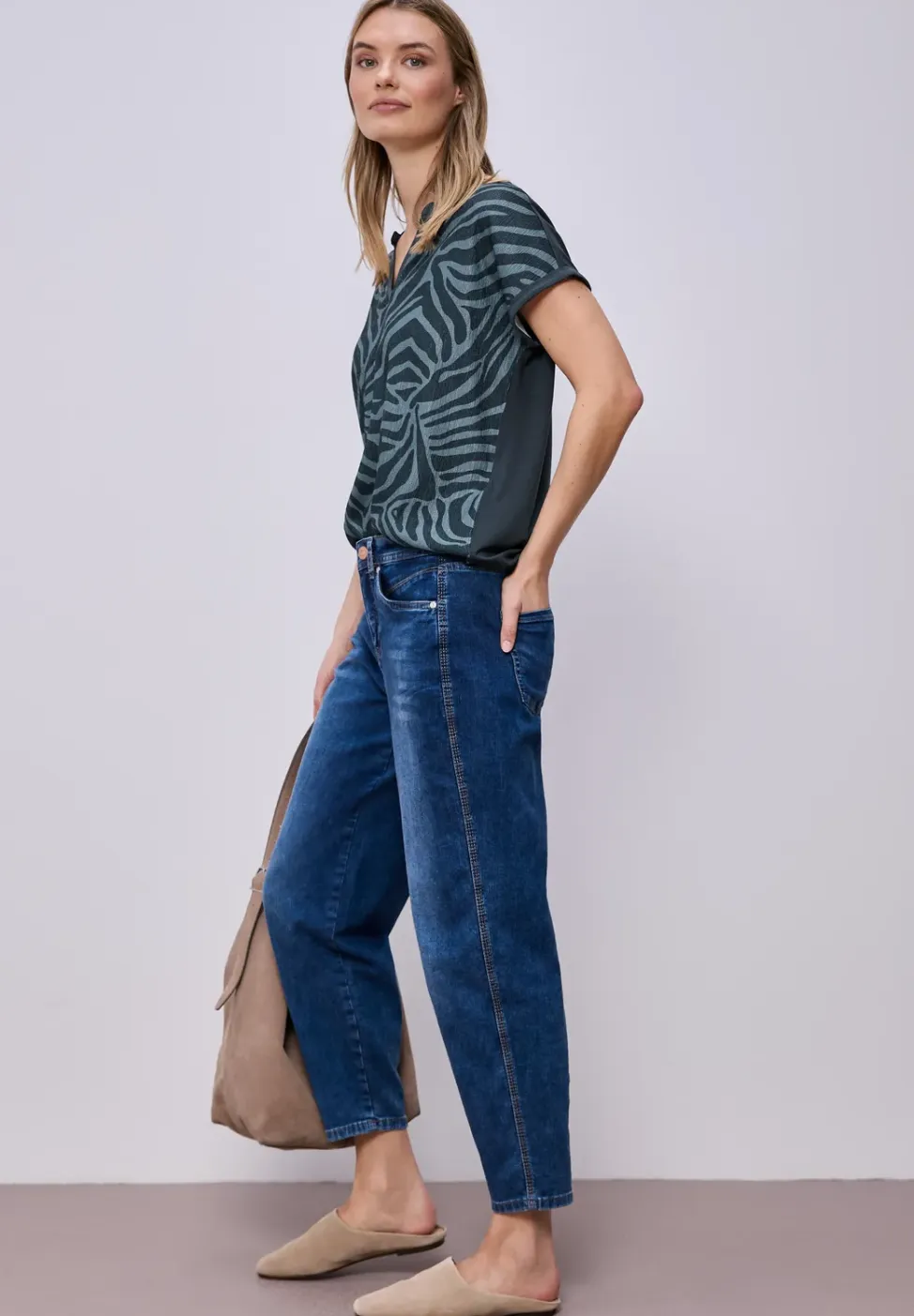 T-shirt met split neck en elastische zoom