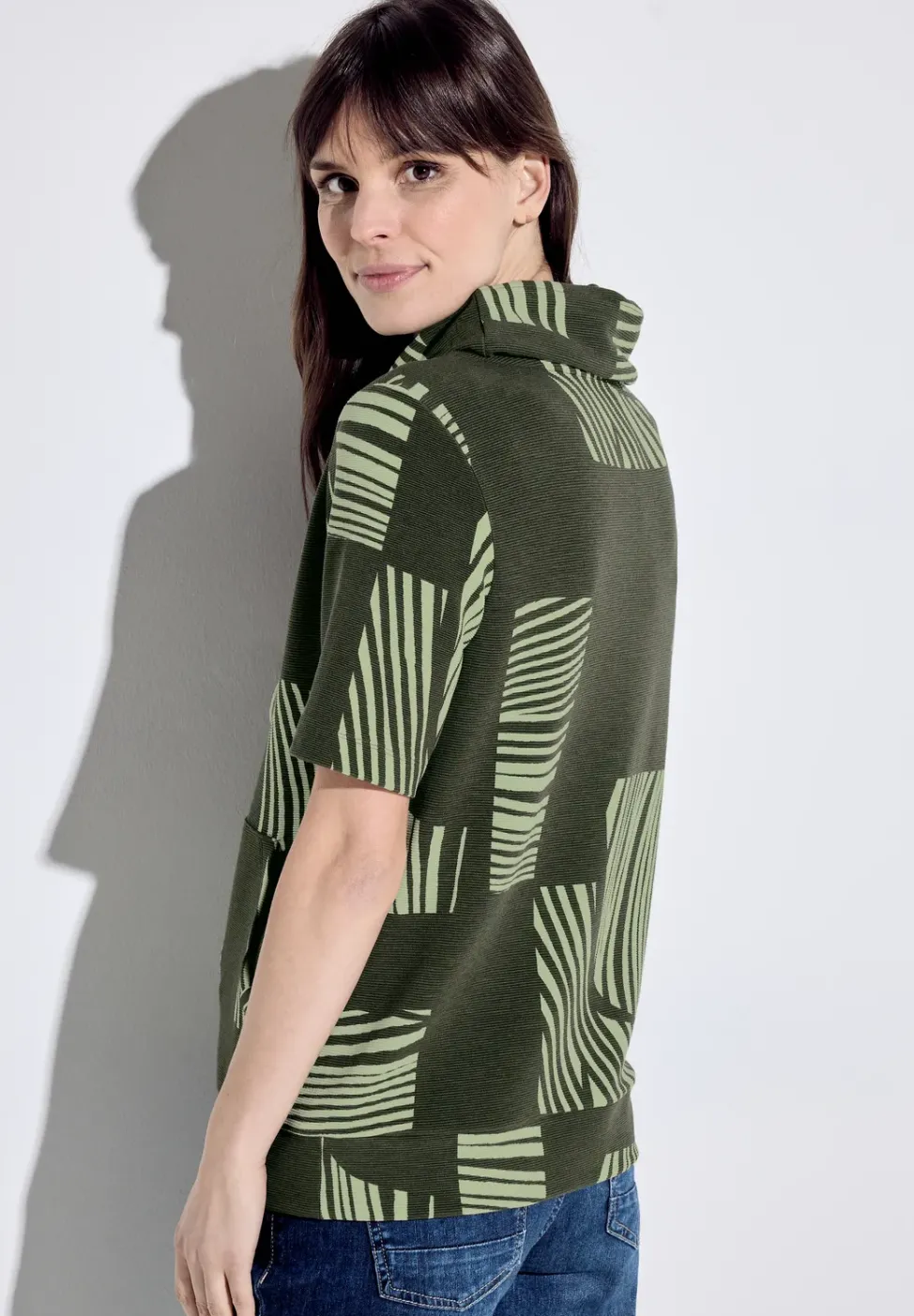 T-shirt met zeer ruime kraag