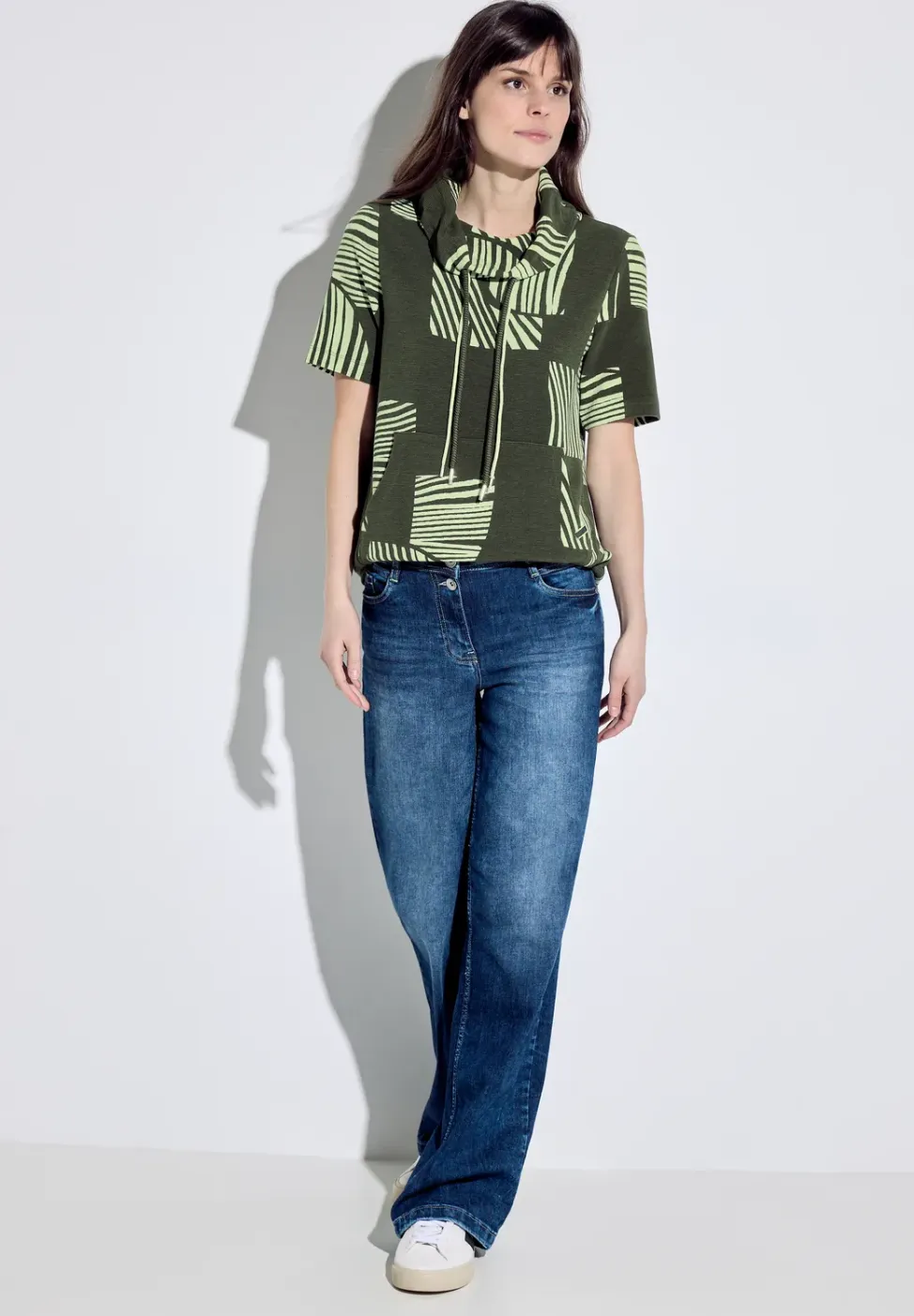 T-shirt met zeer ruime kraag