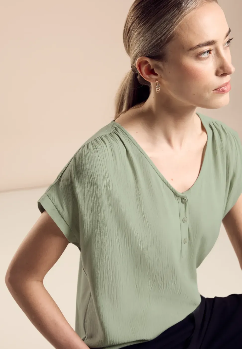 T-shirt van materiaalmix