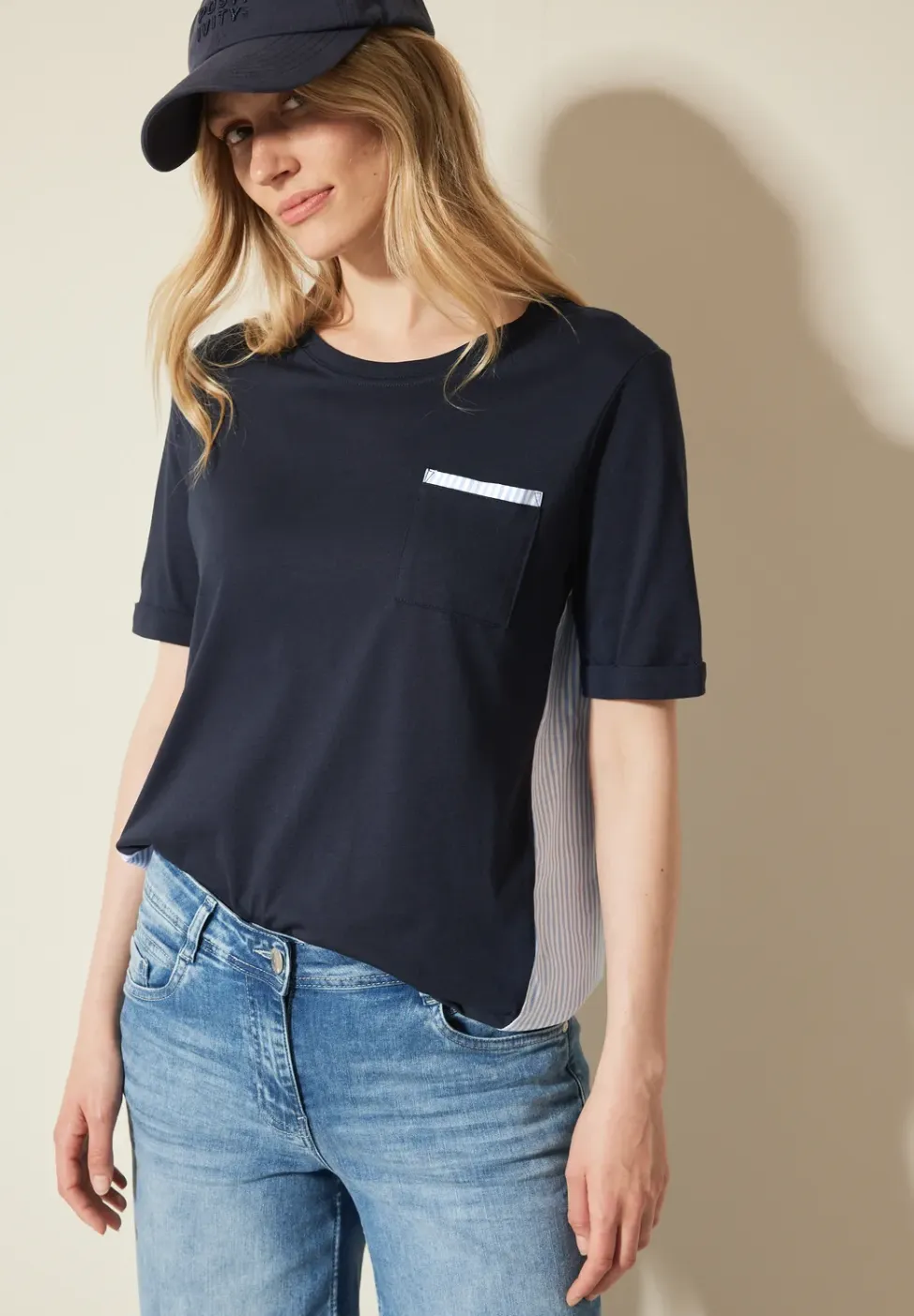 T-shirt van materiaalmix