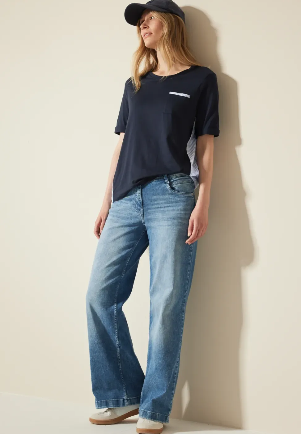 T-shirt van materiaalmix