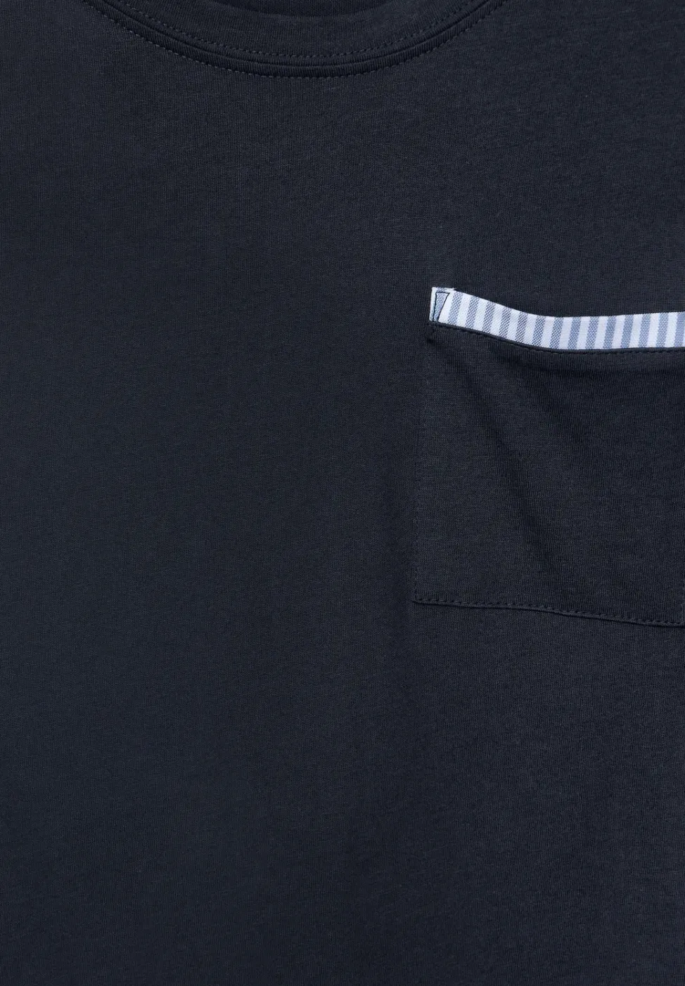 T-shirt van materiaalmix