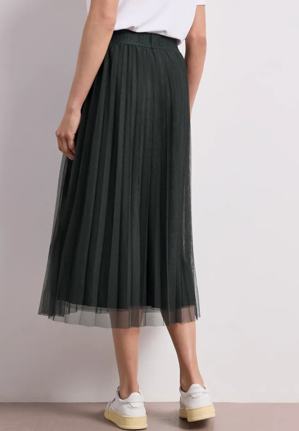 Tule midirok met geplooide structuur