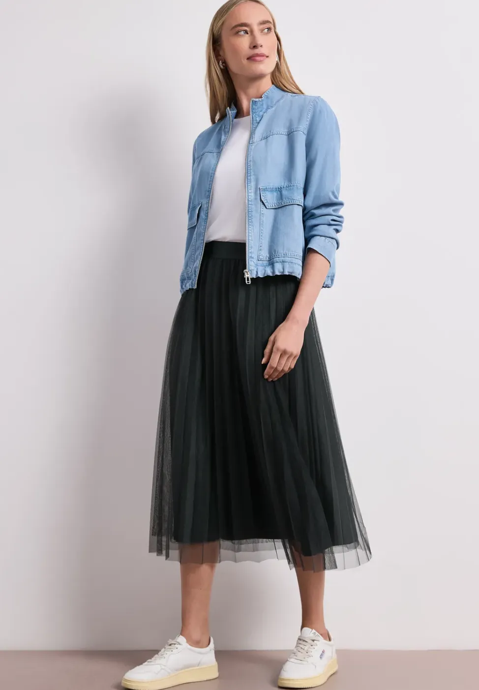 Tule midirok met geplooide structuur