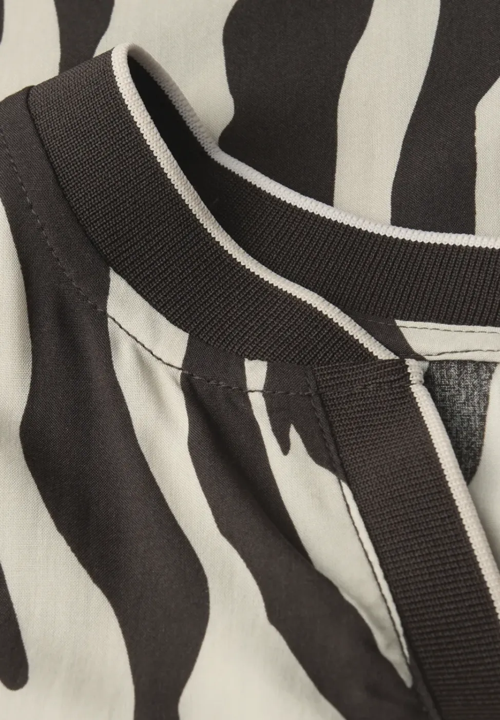 Tuniek met tapedetails