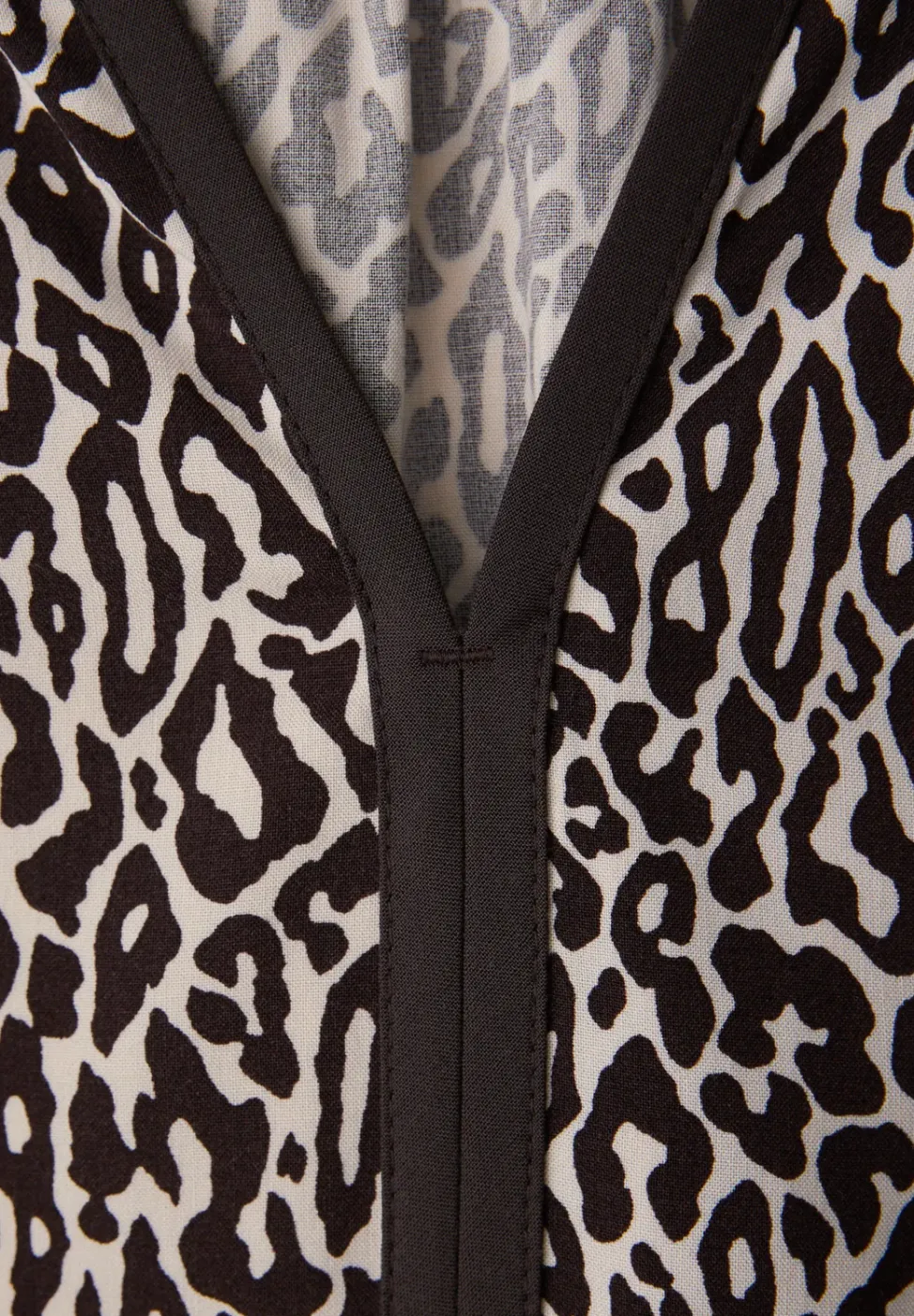 Tuniek van Leo met tape details