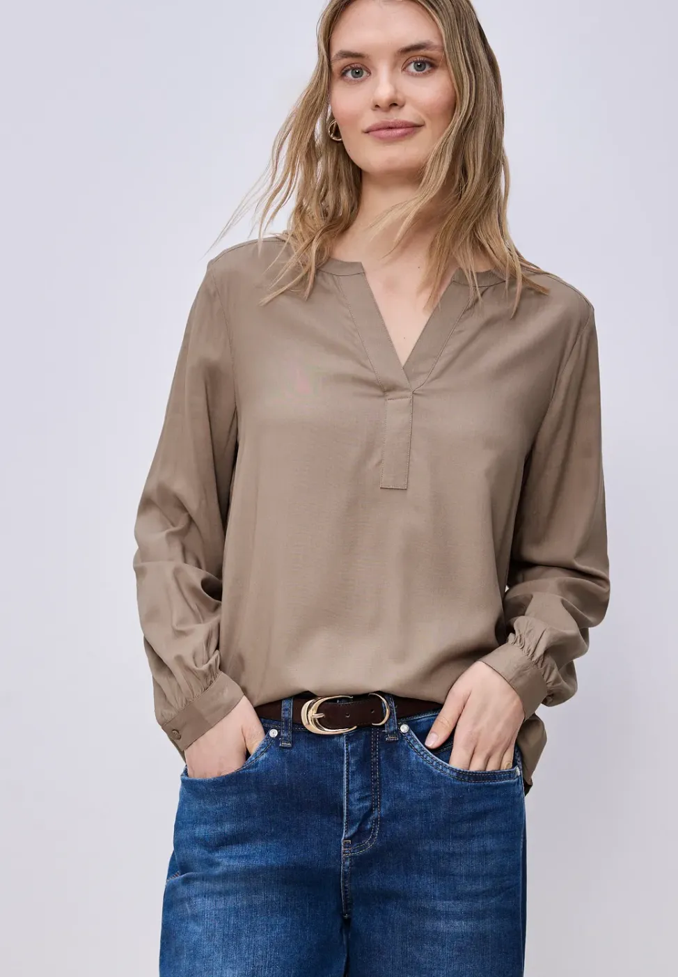 Tuniek met gespleten hals