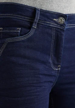 Uitgerolde casual jeans