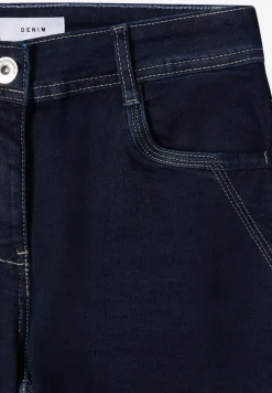 Uitgerolde casual jeans