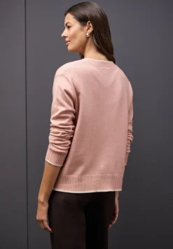 Vest met contrasterende details