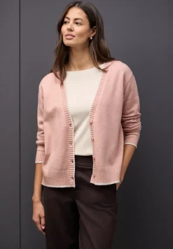 Vest met contrasterende details