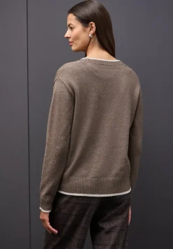 Vest met contrasterende details