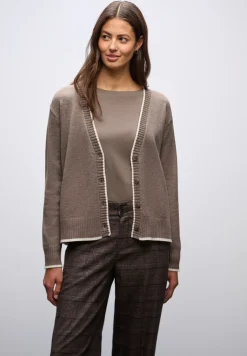 Vest met contrasterende details
