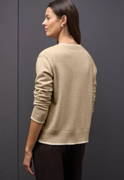 Vest met contrasterende details