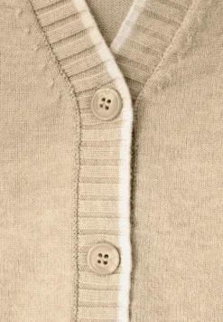 Vest met contrasterende details