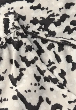 V-hals blouse met tape