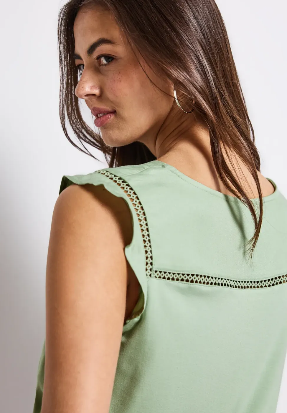 V-hals top met gehaakte details