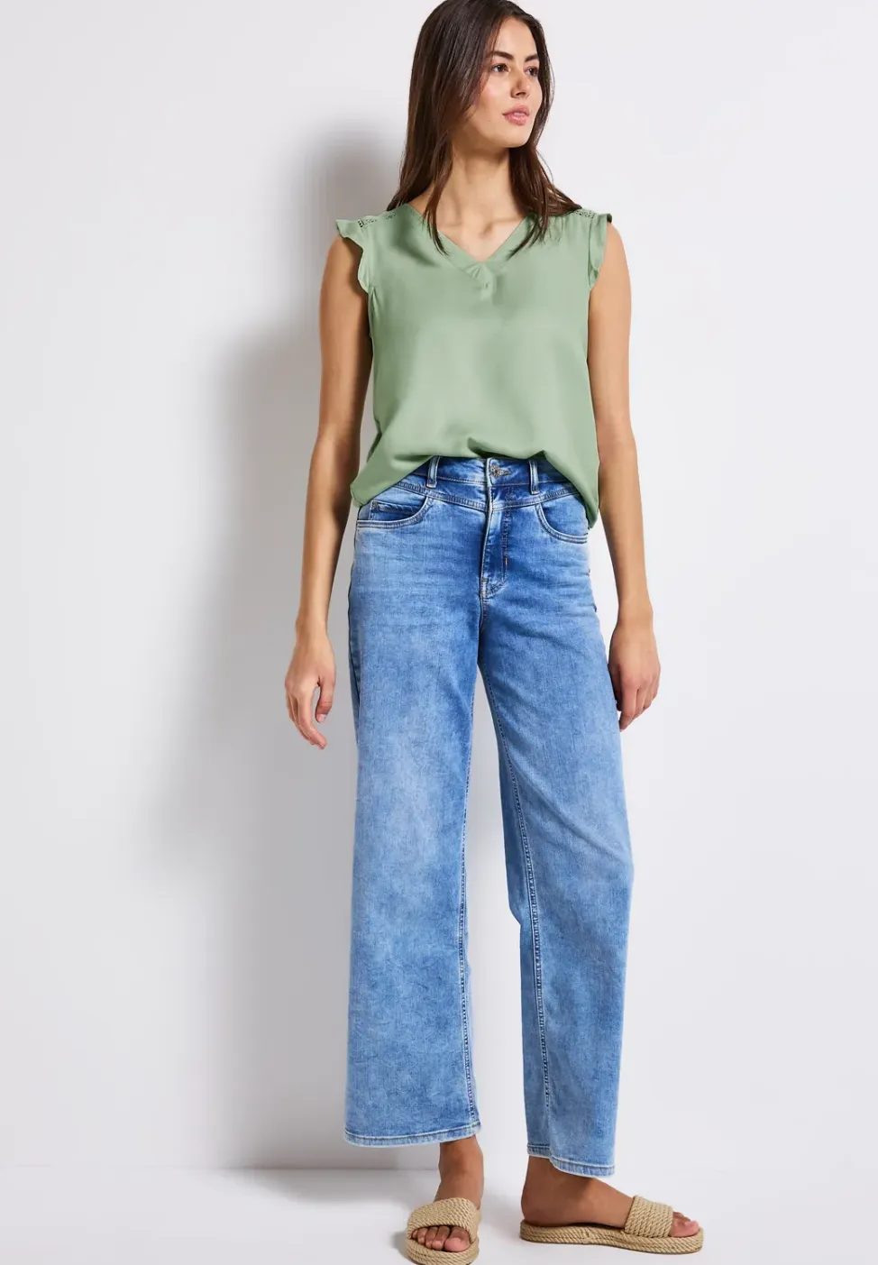 V-hals top met gehaakte details