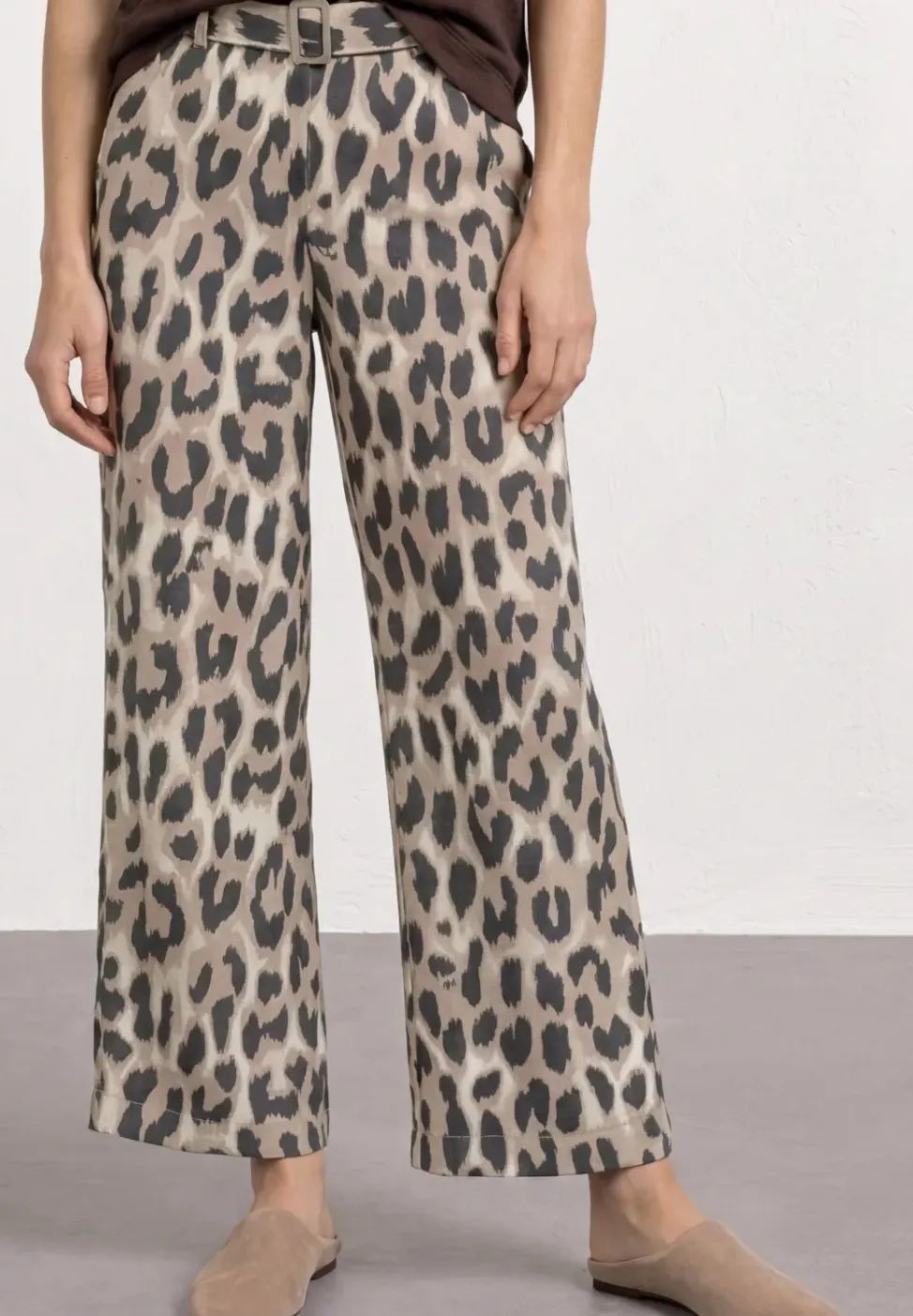 Wide Legs broek met riem en leoprint