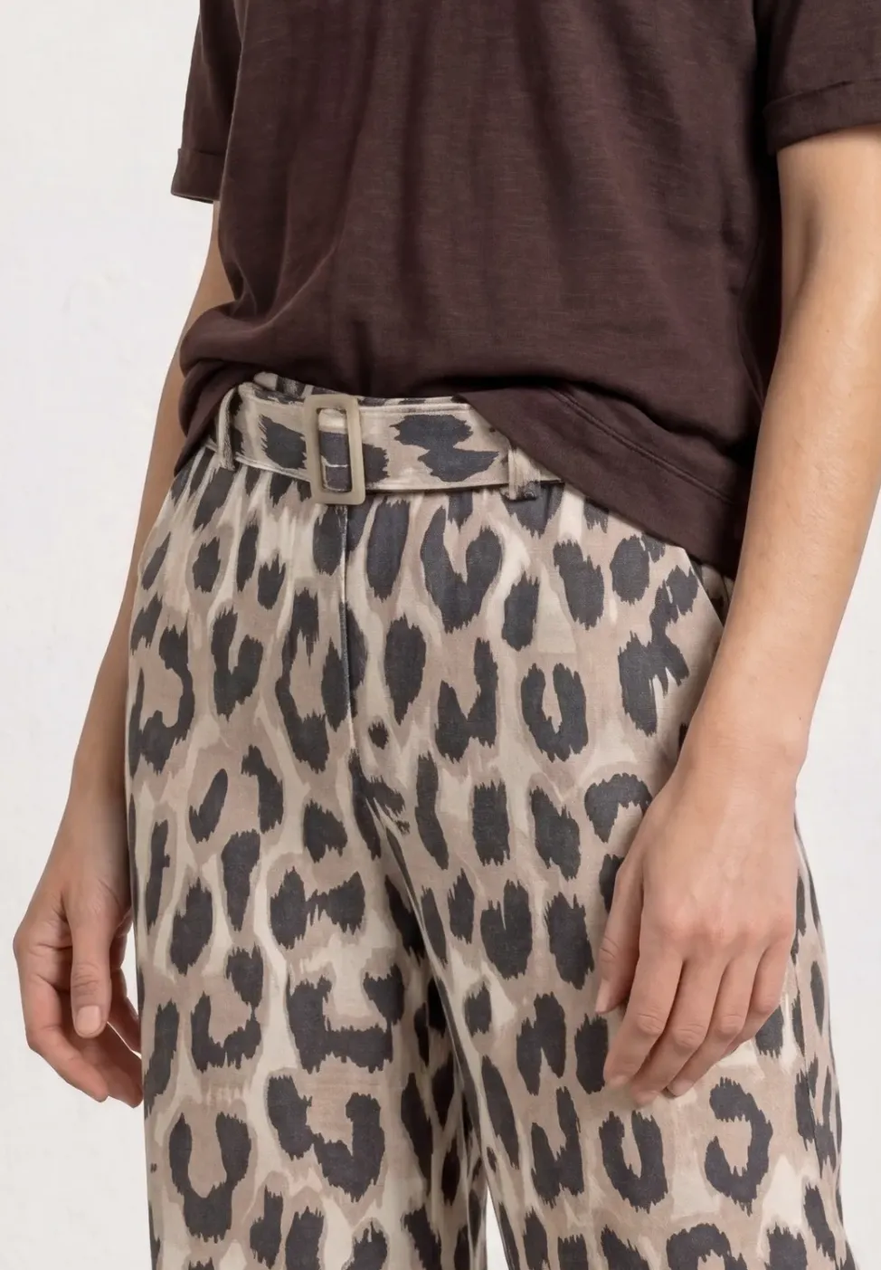 Wide Legs broek met riem en leoprint