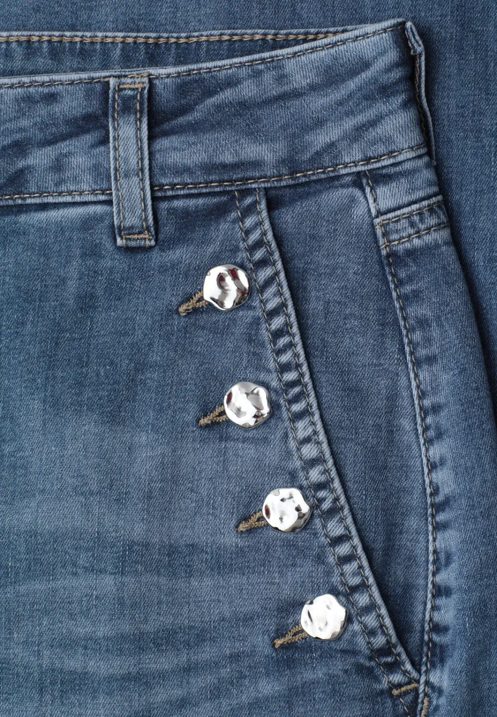 Wide Legs jeans met knoopdetails