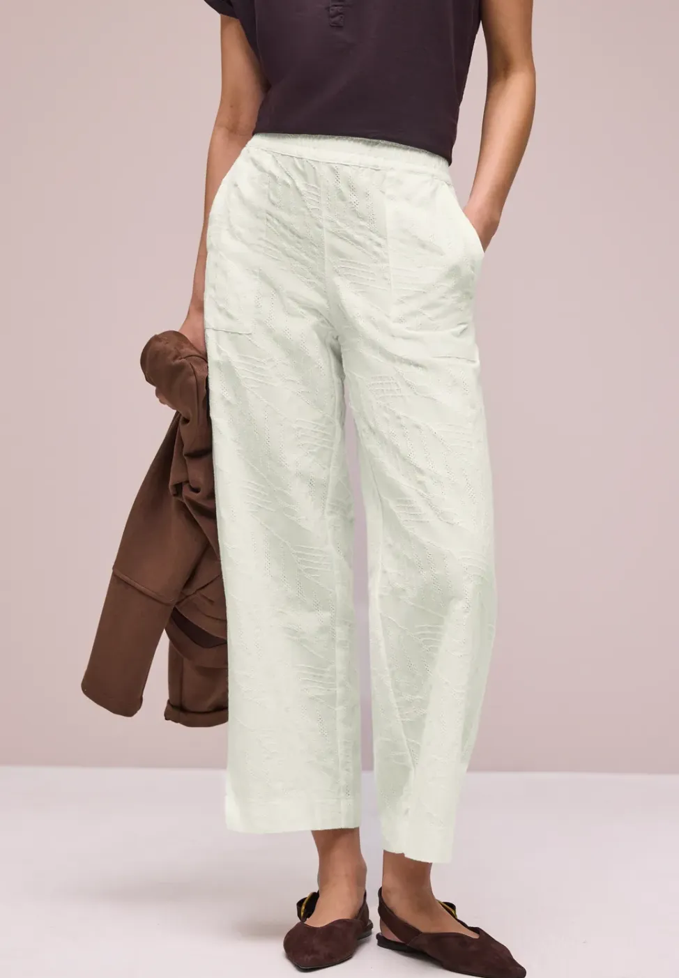 Wide Legs broek met borduurpatroon