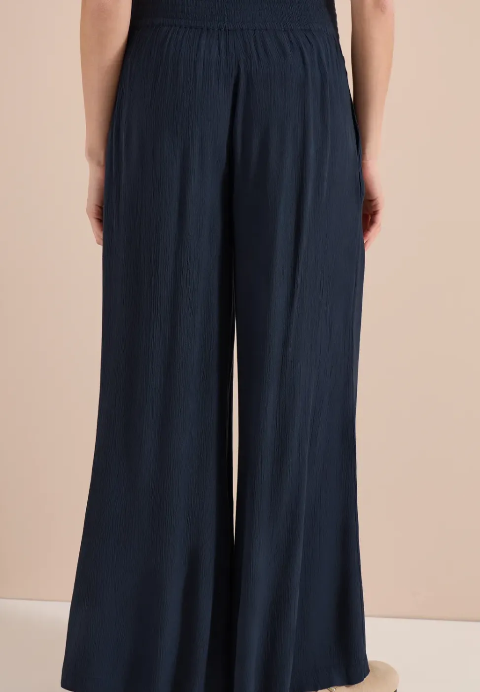 Wide Legs broek met crêpe structuur