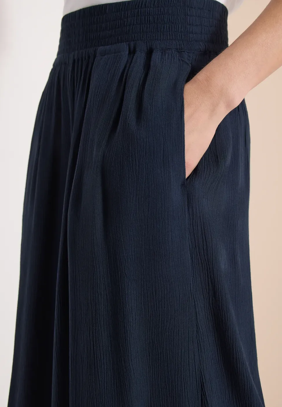 Wide Legs broek met crêpe structuur
