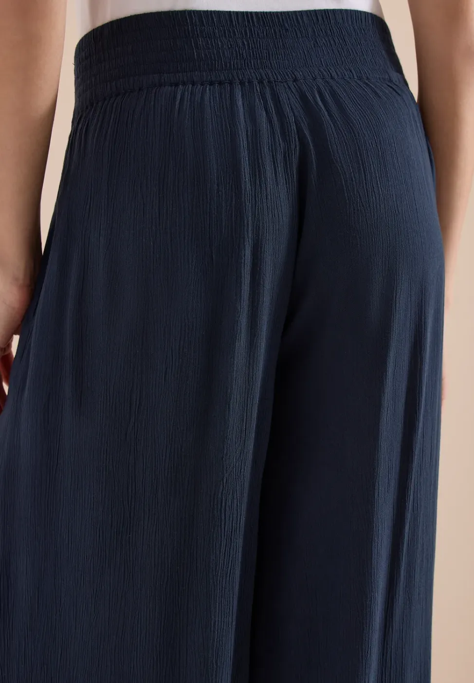 Wide Legs broek met crêpe structuur
