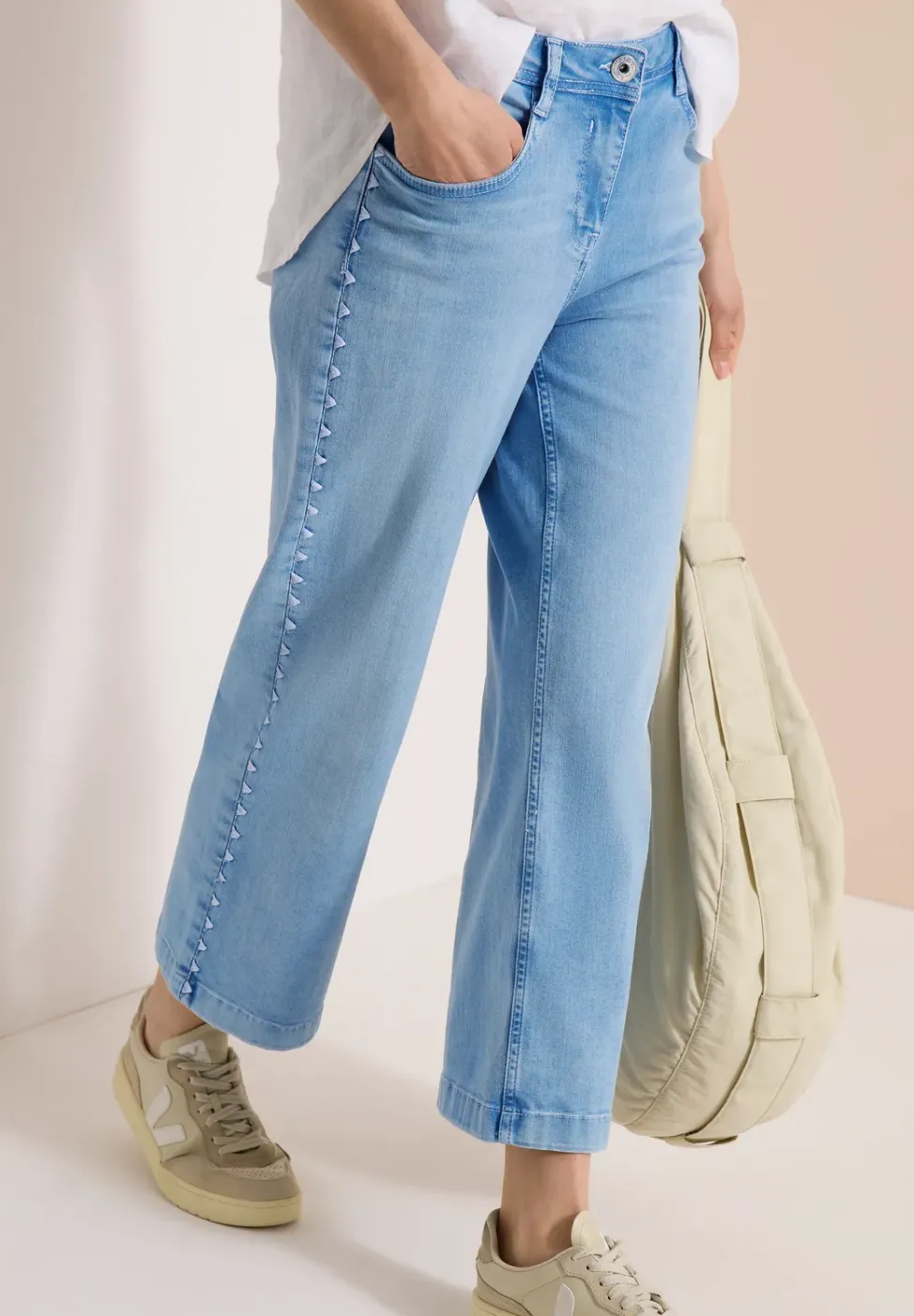 Wide Legs jeans met geborduurd detail