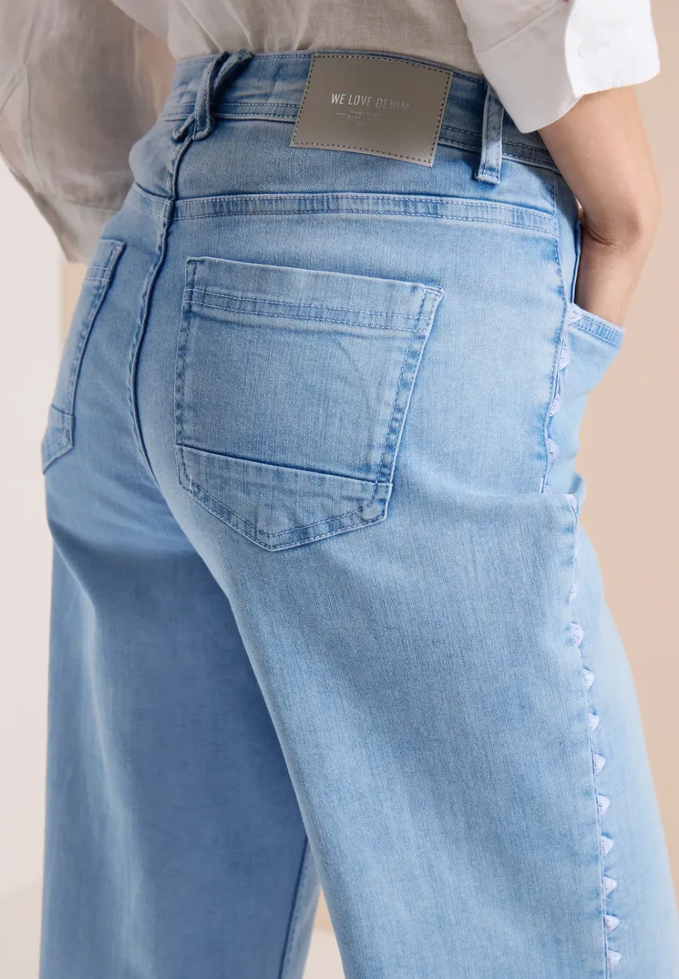 Wide Legs jeans met geborduurd detail