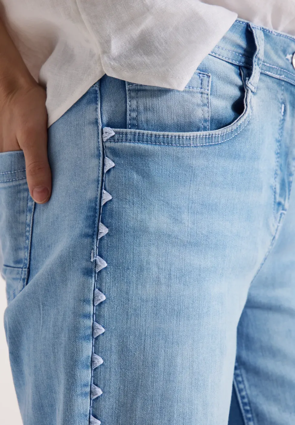 Wide Legs jeans met geborduurd detail