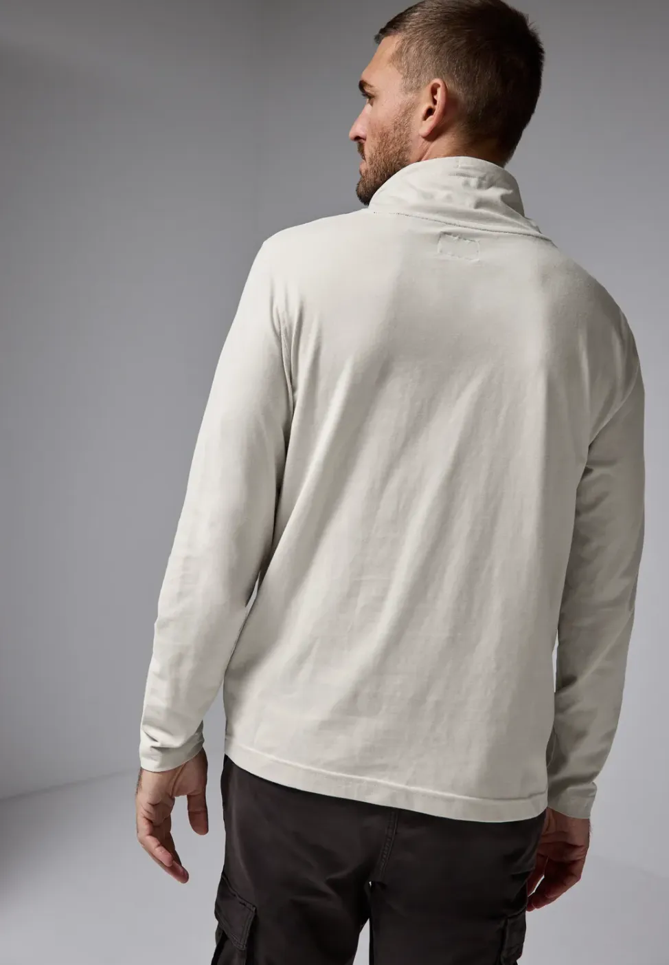 Zacht shirt met trechtervormige hals